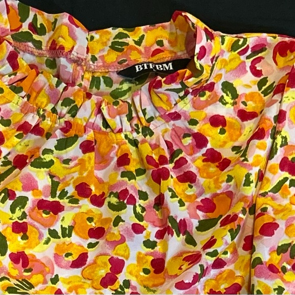Floral Print Blouses (2) - Picture 8 of 11